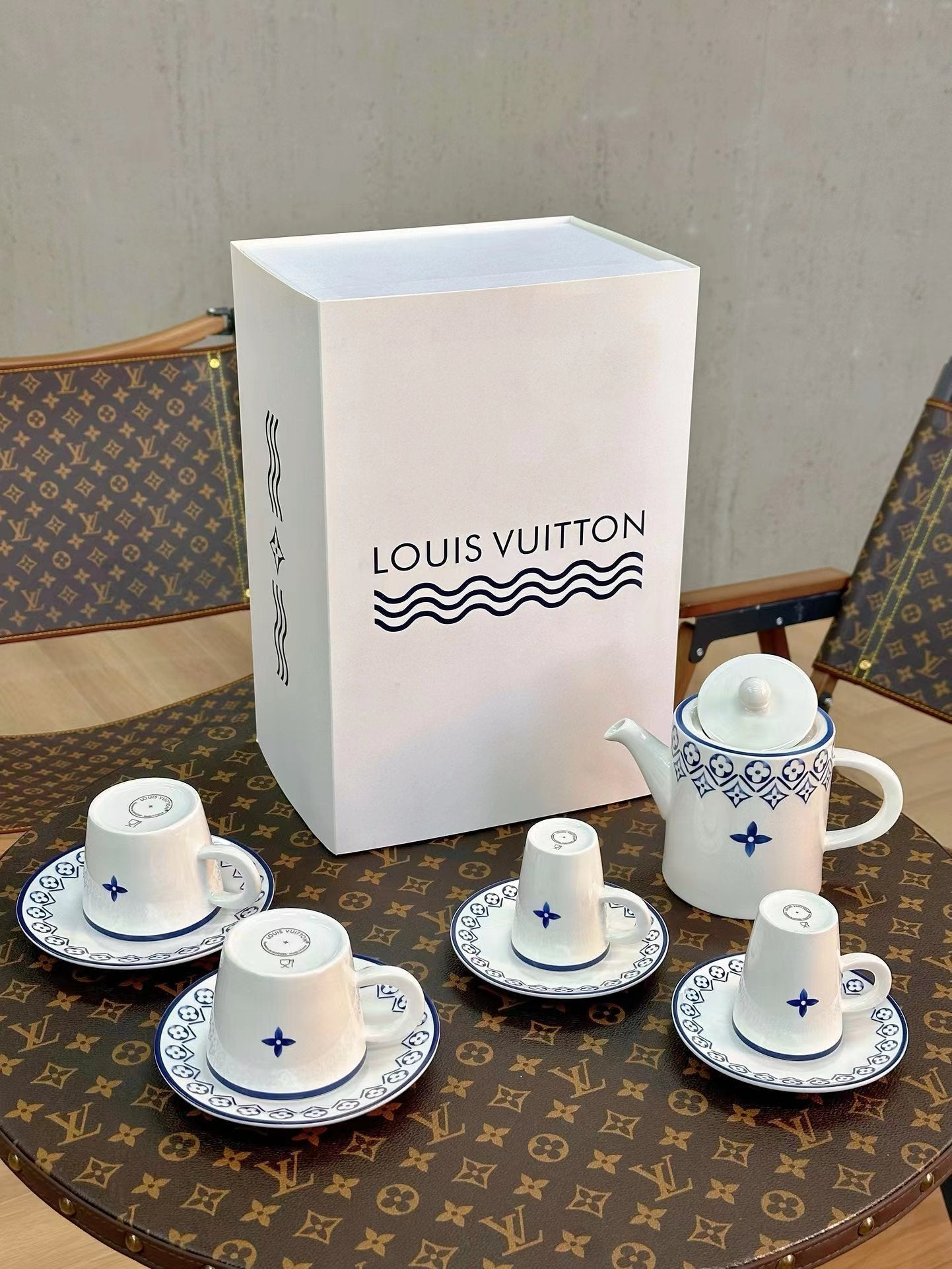 CUSTOM LV FOLDING TABLE