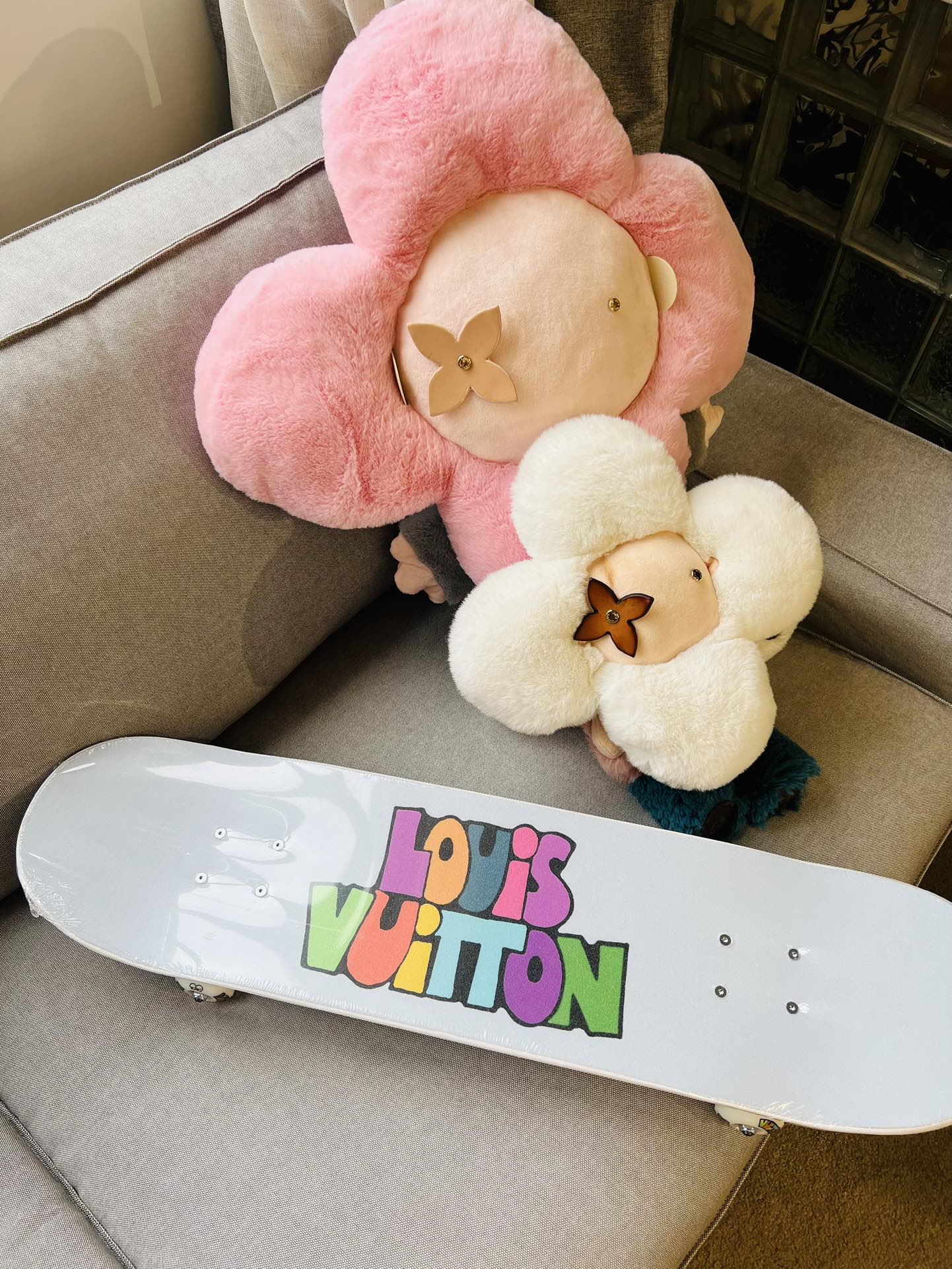 CUSTOM LV MNG COMICS SKATEBOARD