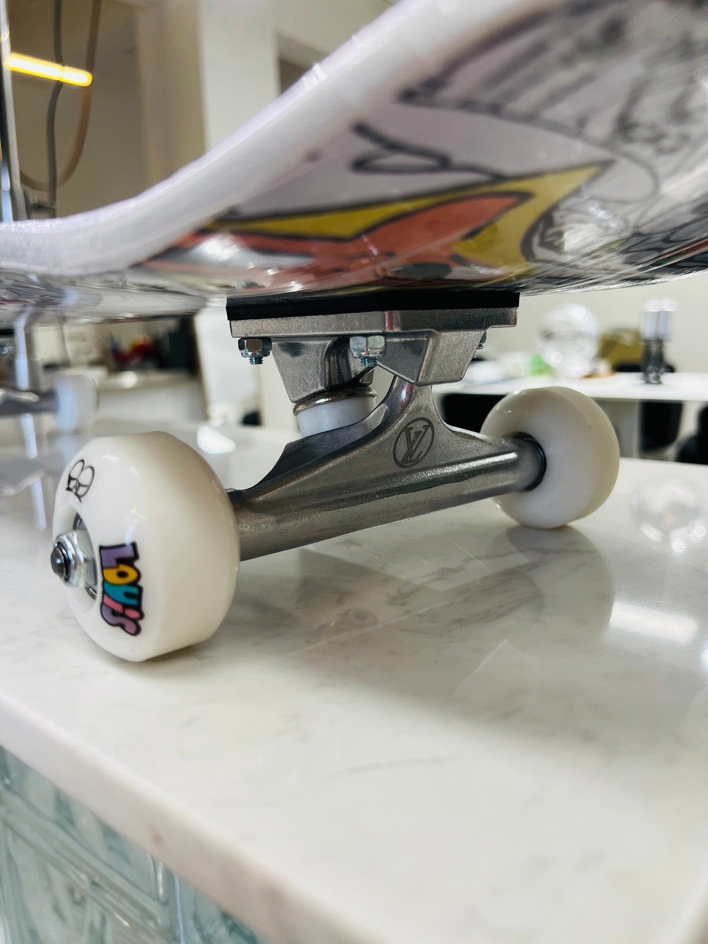 CUSTOM LV MNG COMICS SKATEBOARD