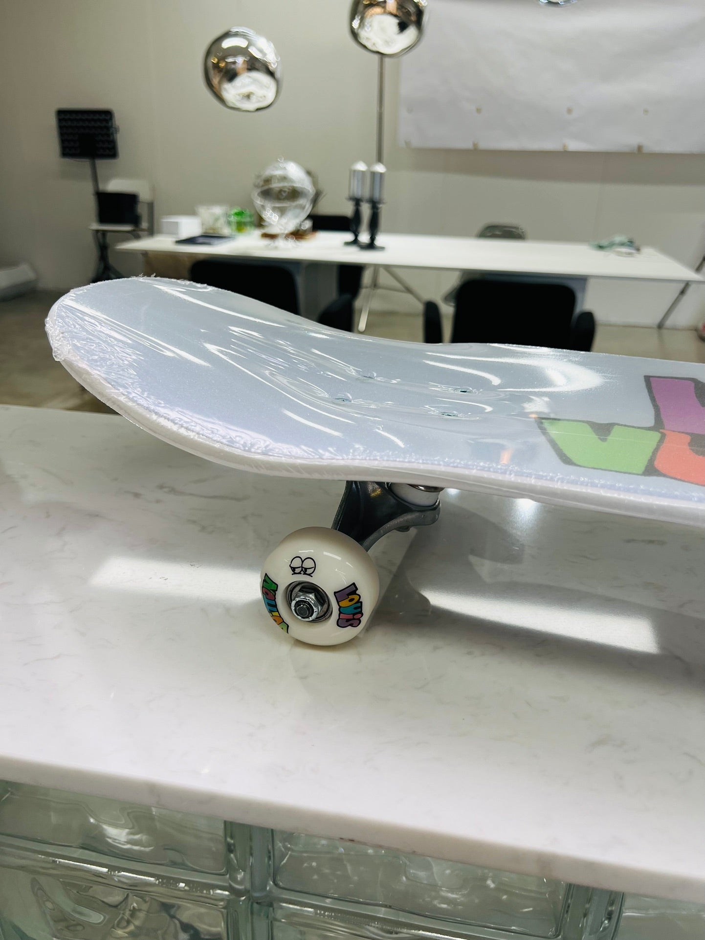 CUSTOM LV MNG COMICS SKATEBOARD