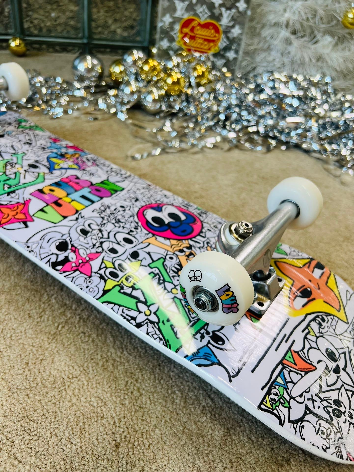 CUSTOM LV MNG COMICS SKATEBOARD