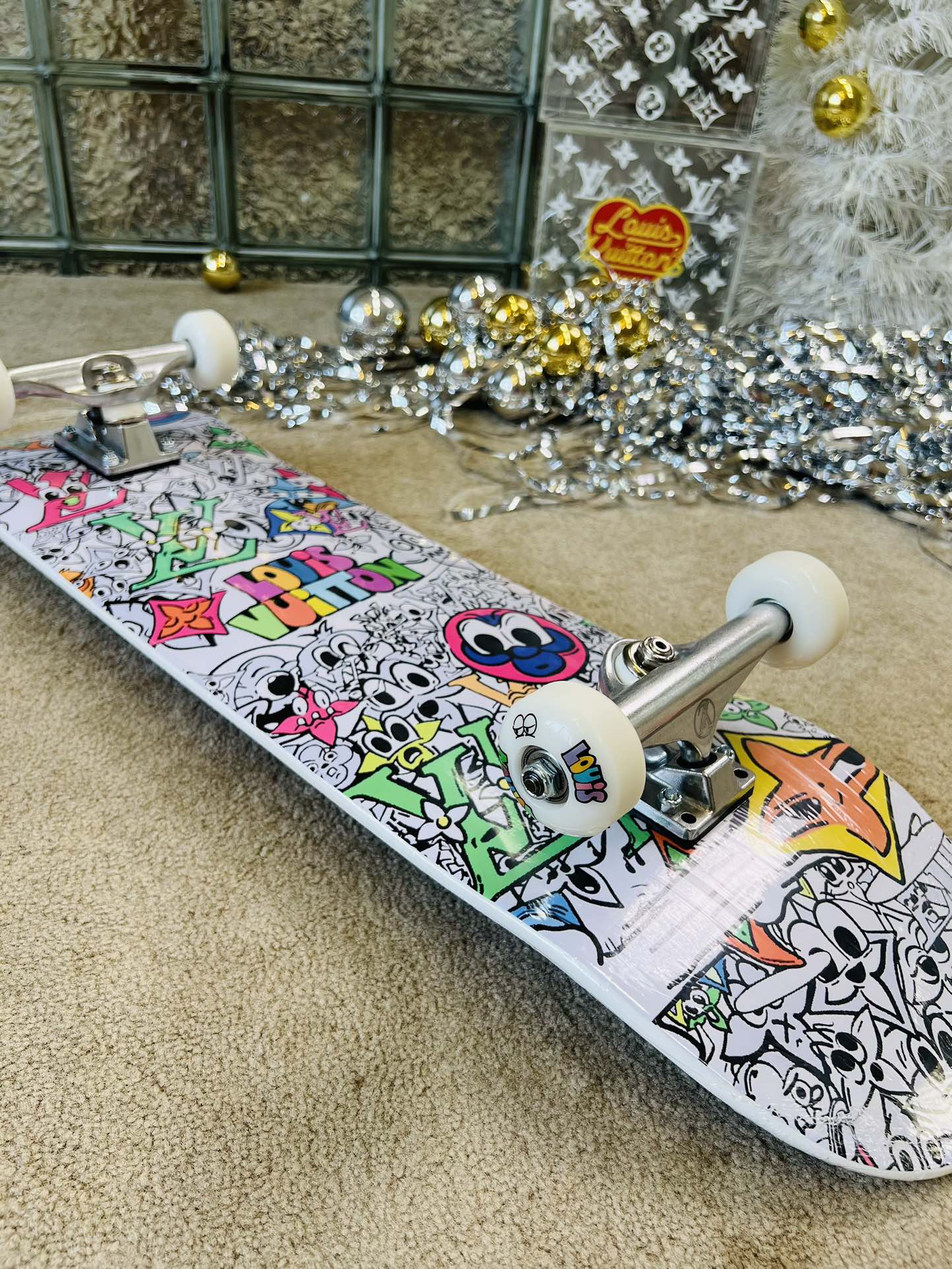 CUSTOM LV MNG COMICS SKATEBOARD