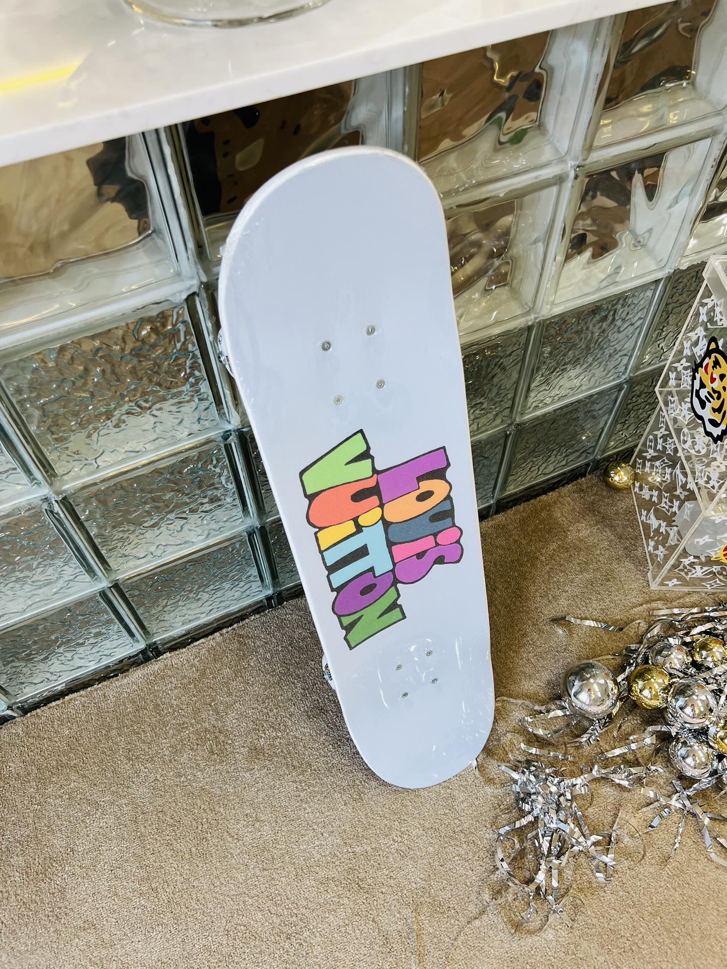 CUSTOM LV MNG COMICS SKATEBOARD