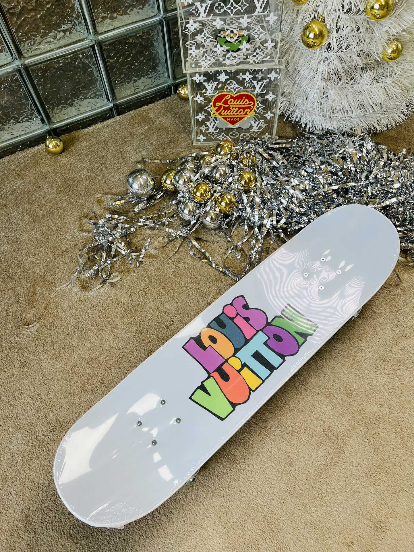 CUSTOM LV MNG COMICS SKATEBOARD