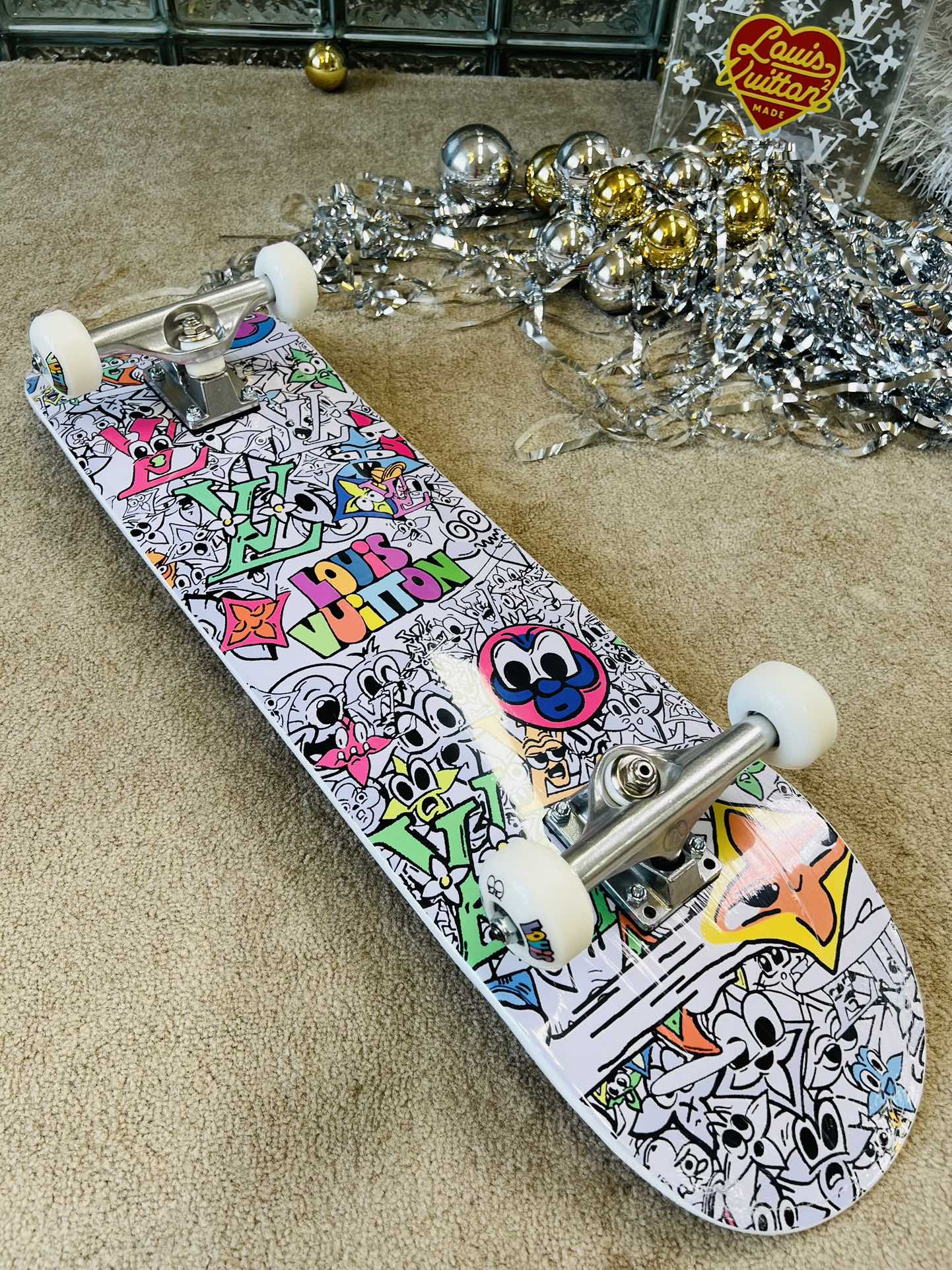 CUSTOM LV MNG COMICS SKATEBOARD