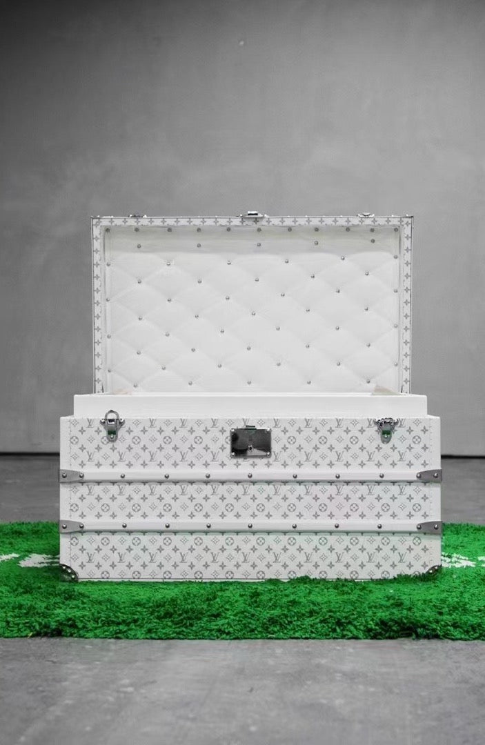 CUSTOM LV WHITE TRUNK