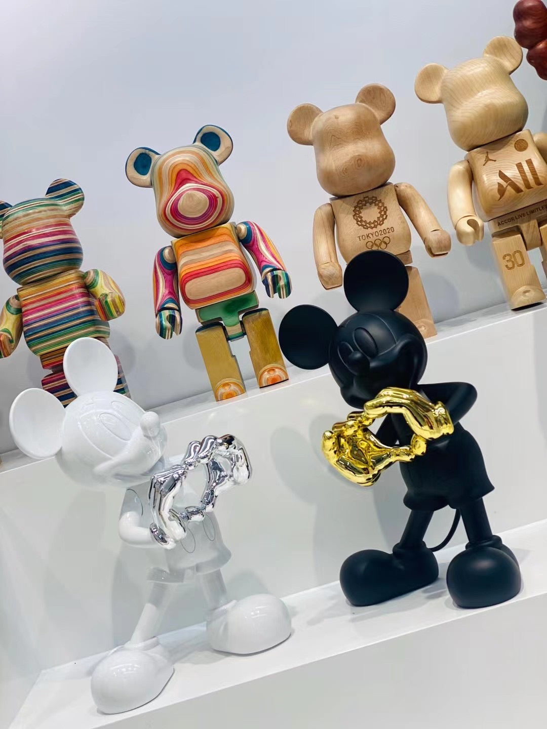 MICKEY MOUSE WITH LOVE FIGURE