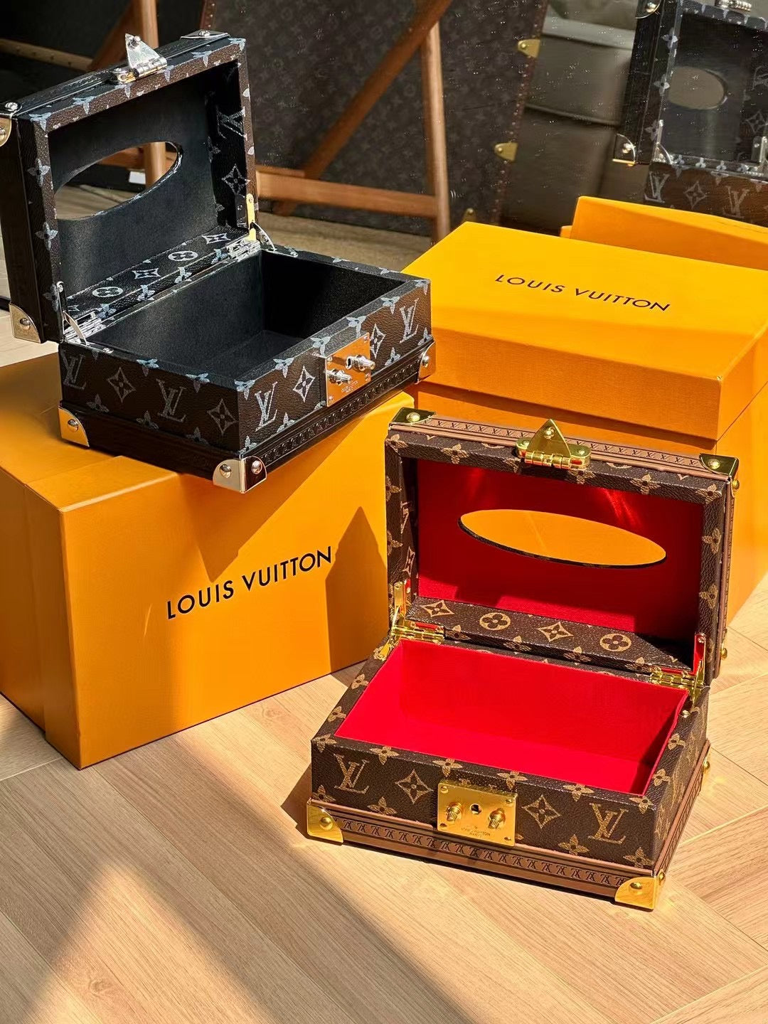 LV TISSUE BOX COVER