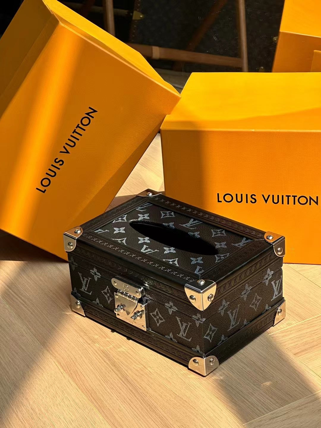 LV TISSUE BOX COVER