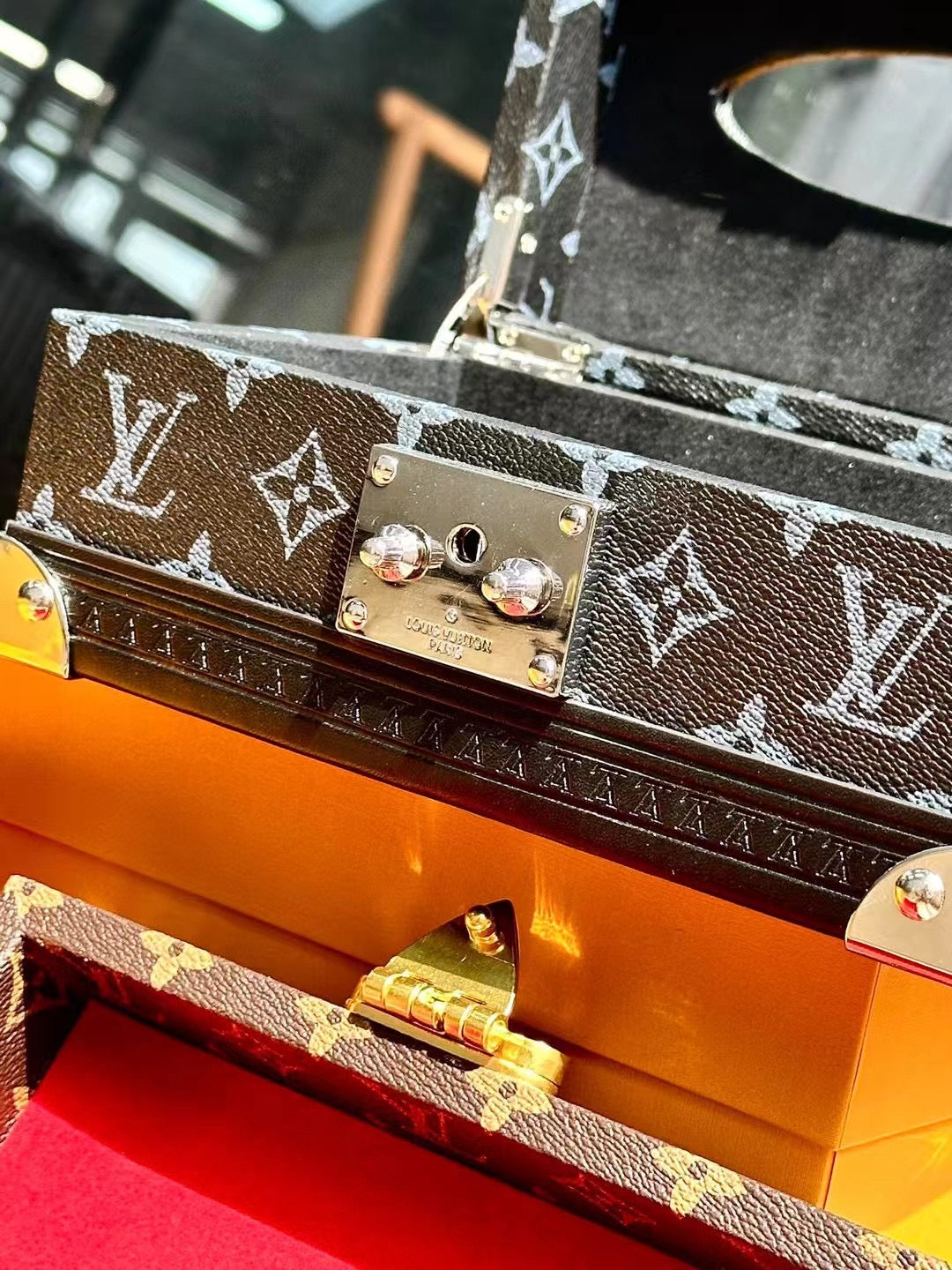 LV TISSUE BOX COVER