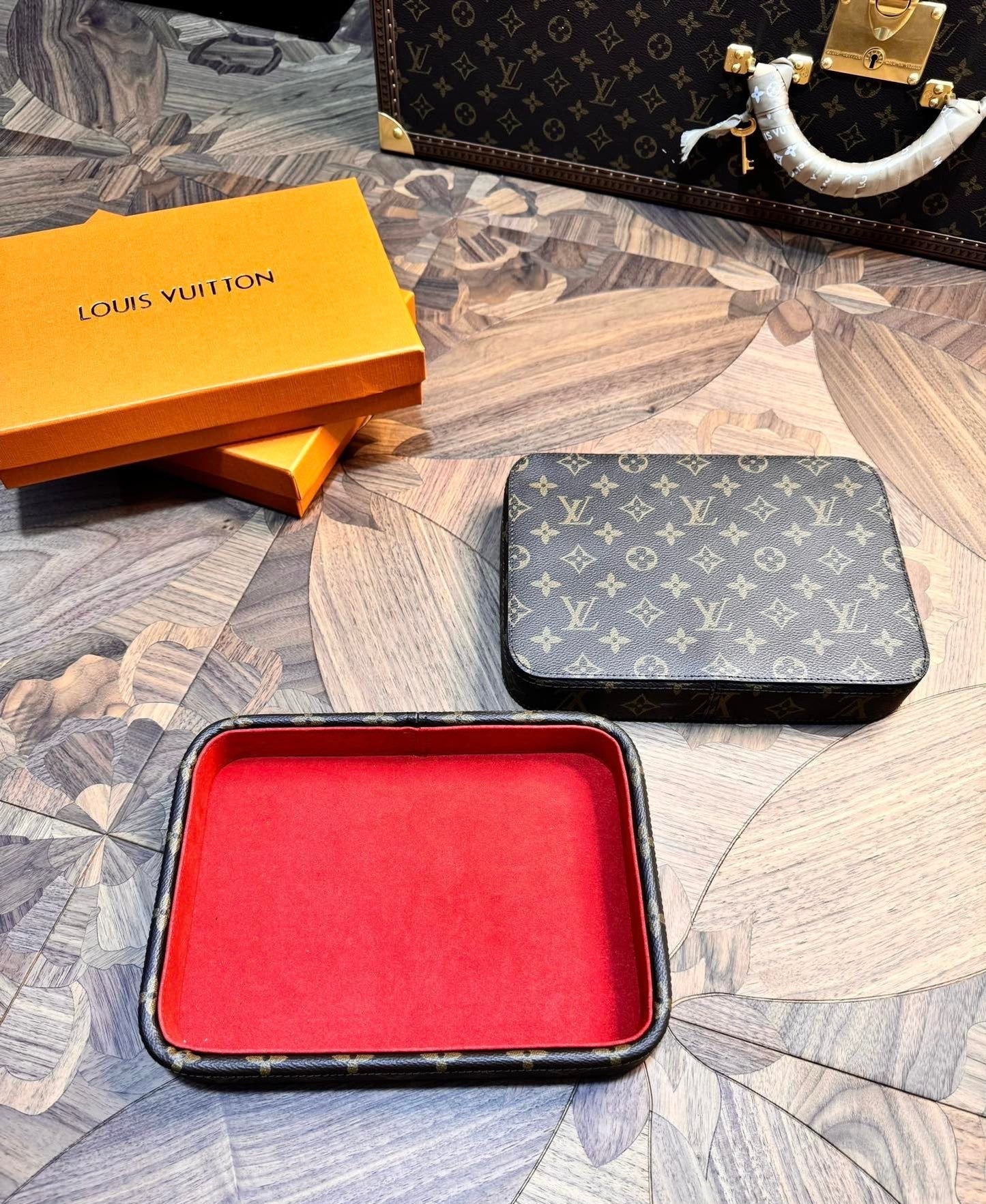 CUSTOM LV VALET TRAY