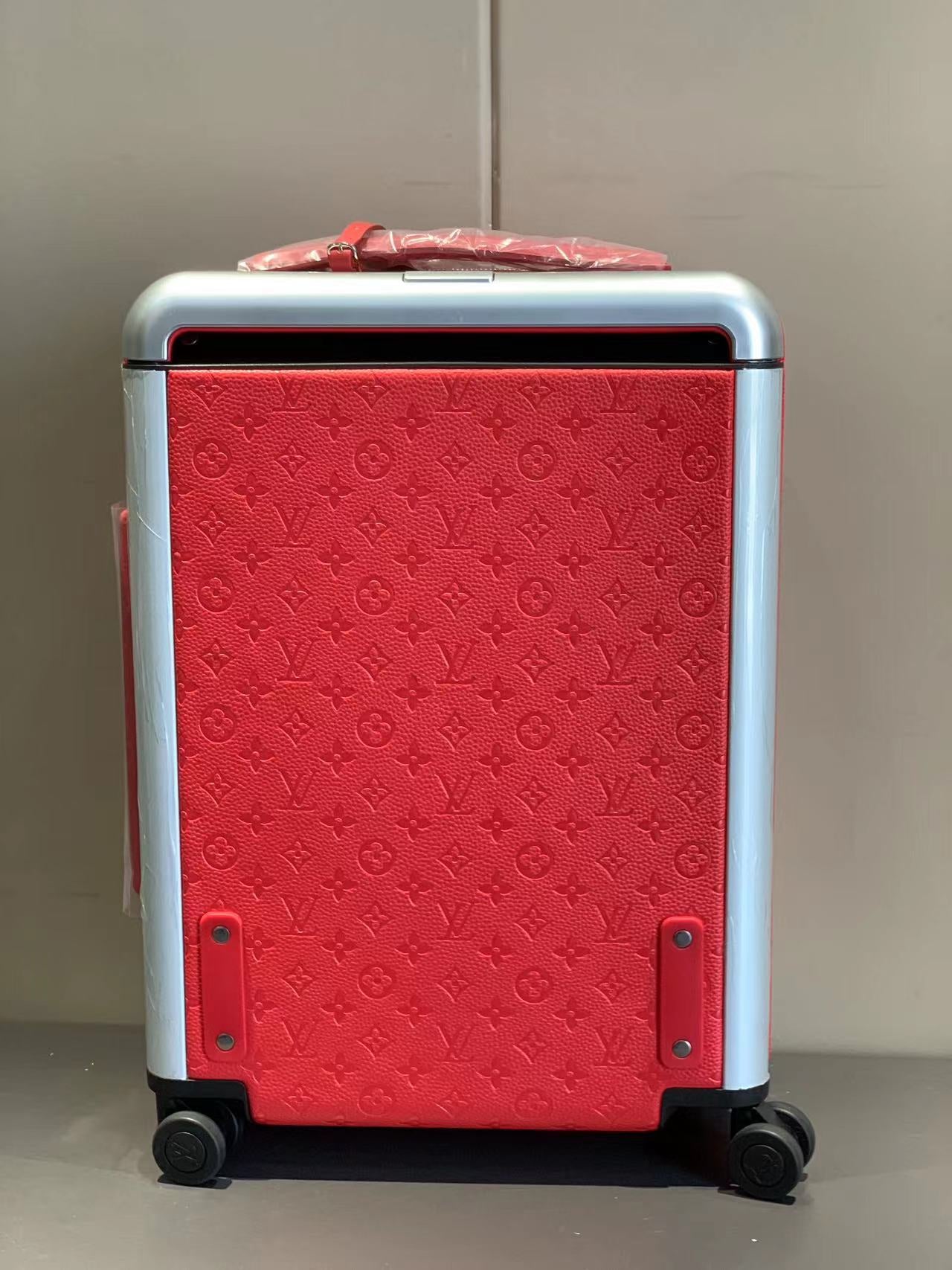 CUSTOM TAURILLON RED 37L HORIZON 55 SUITCASE