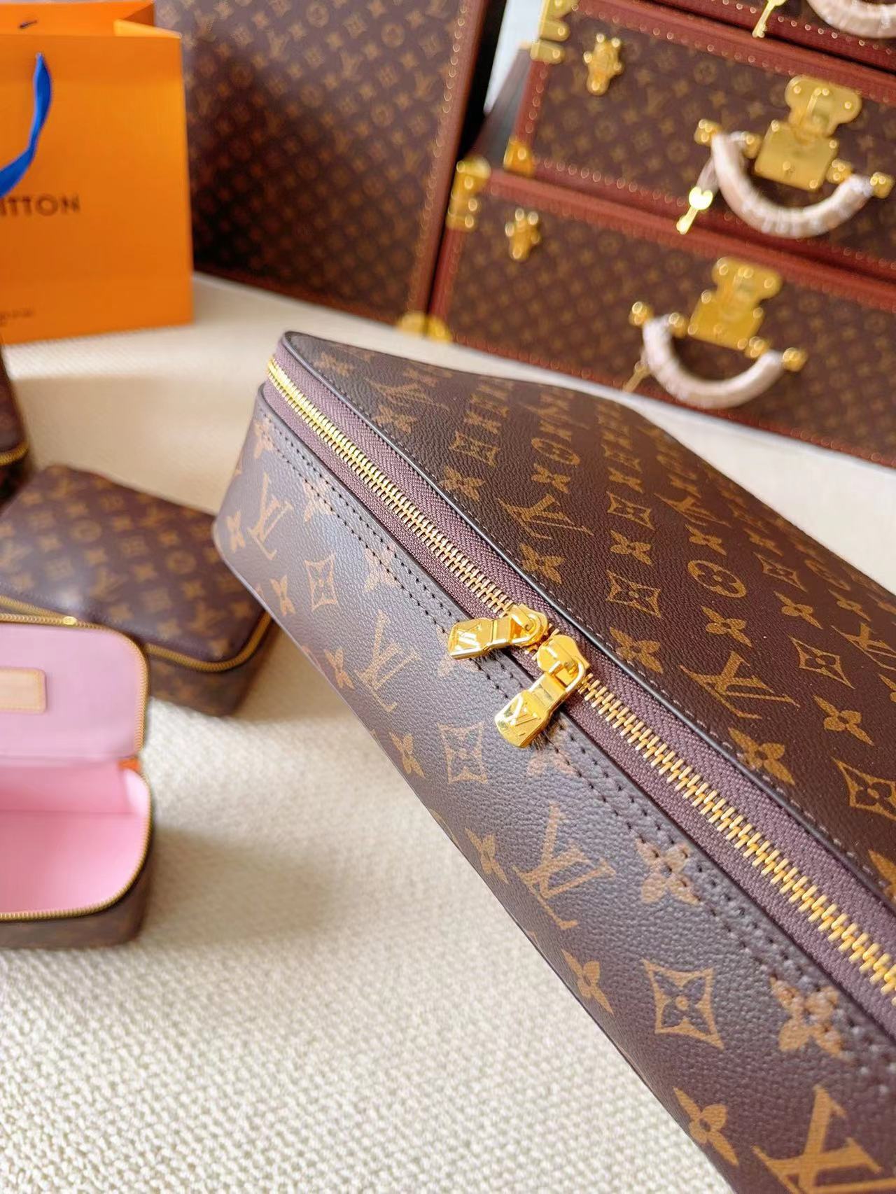 CUSTOM LV MAKE UP 3 IN 1 POUCH SET