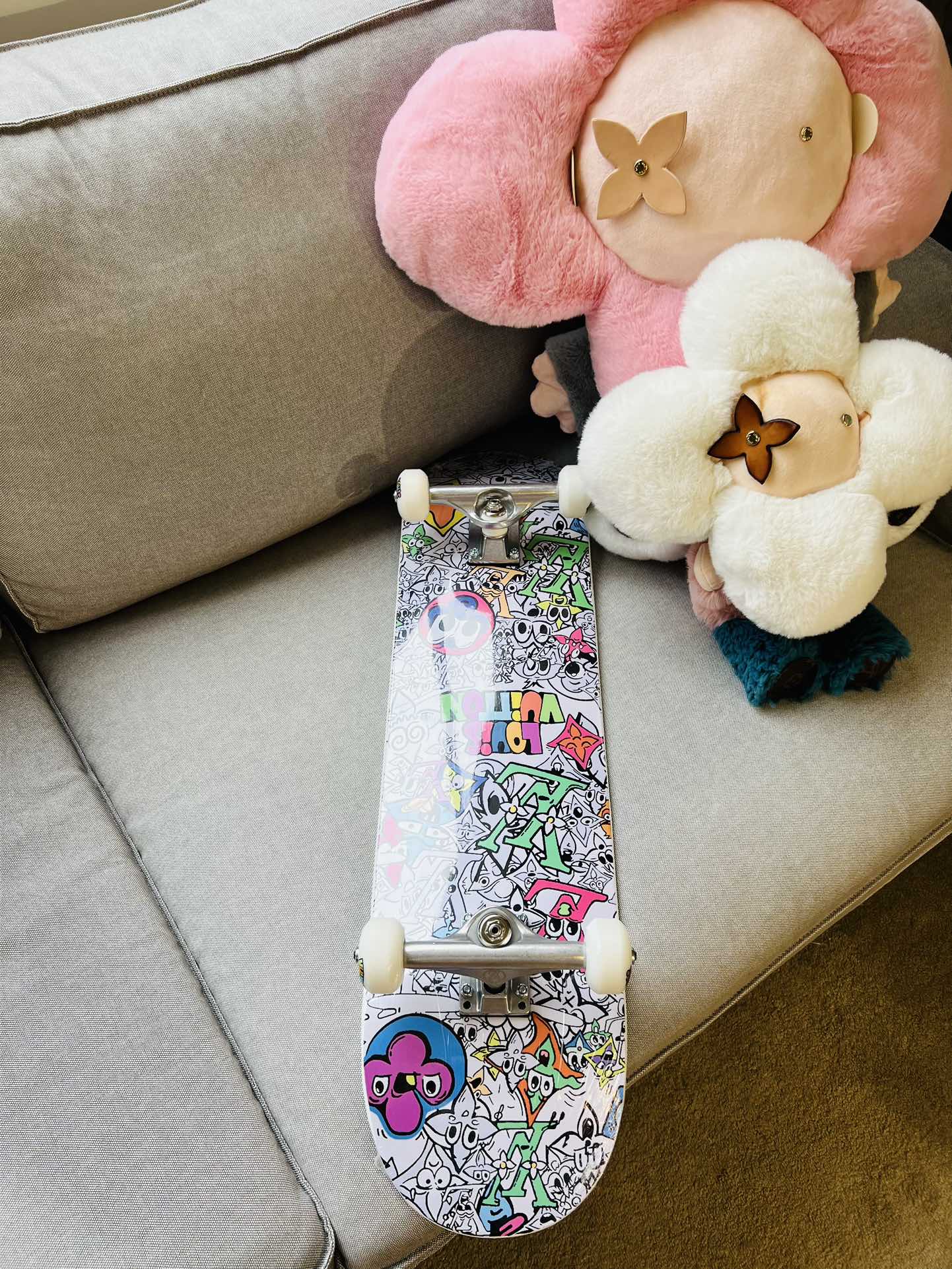 CUSTOM LV MNG COMICS SKATEBOARD