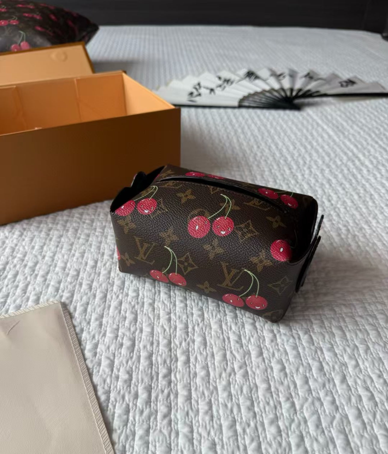 LV CHERRY TISSUE ROUND COVER (BROWN)