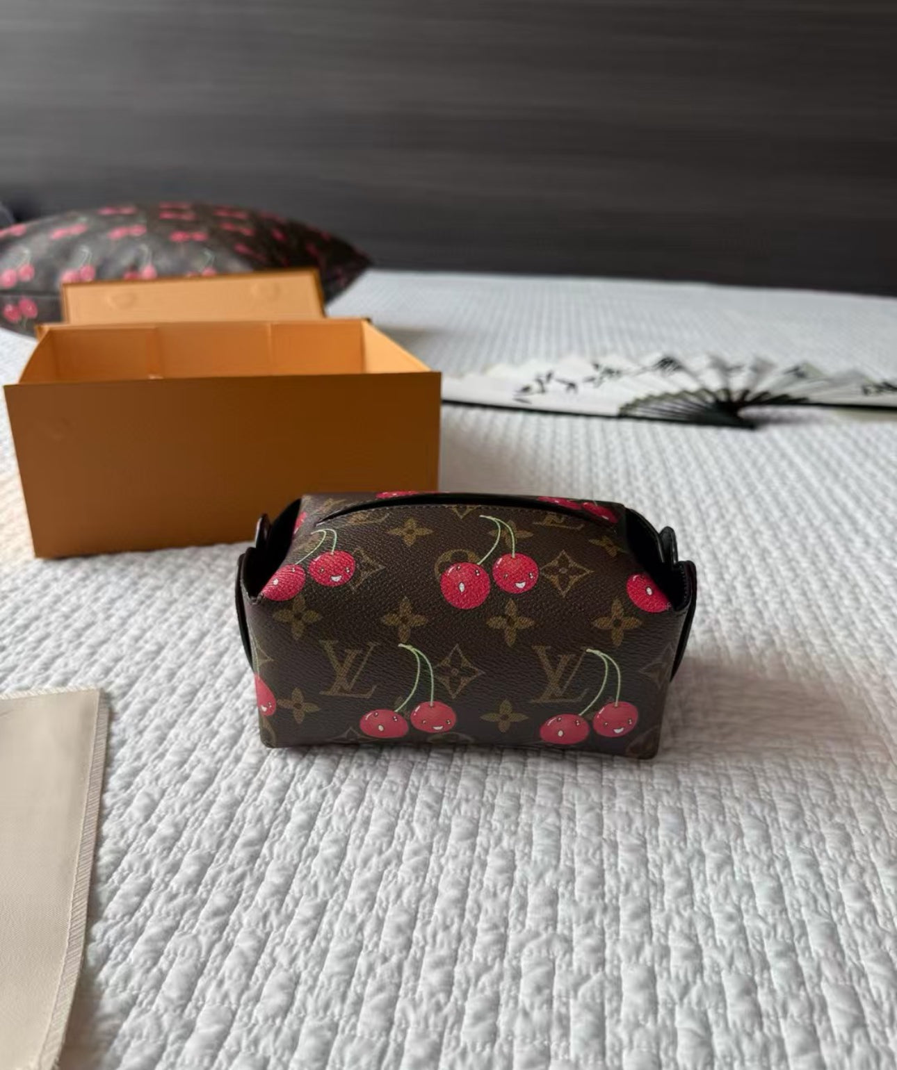 LV CHERRY TISSUE ROUND COVER (BROWN)