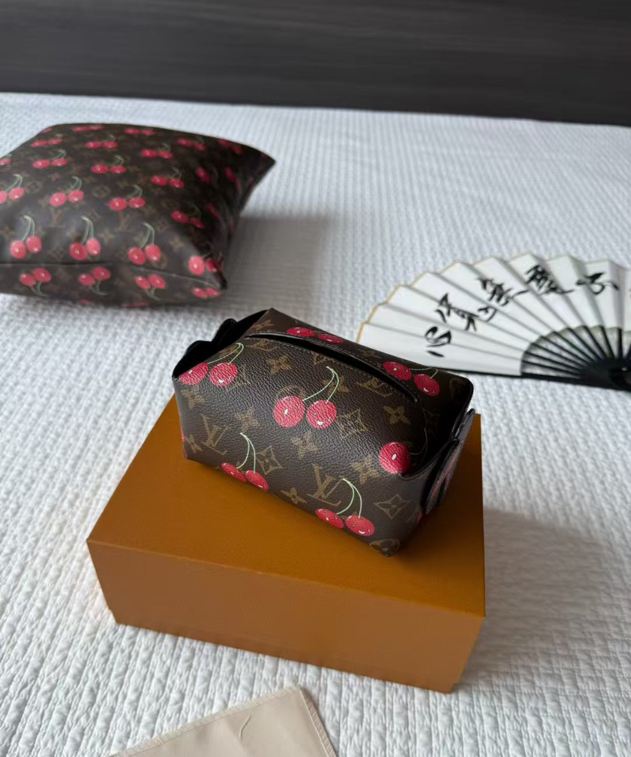 LV CHERRY TISSUE ROUND COVER (BROWN)