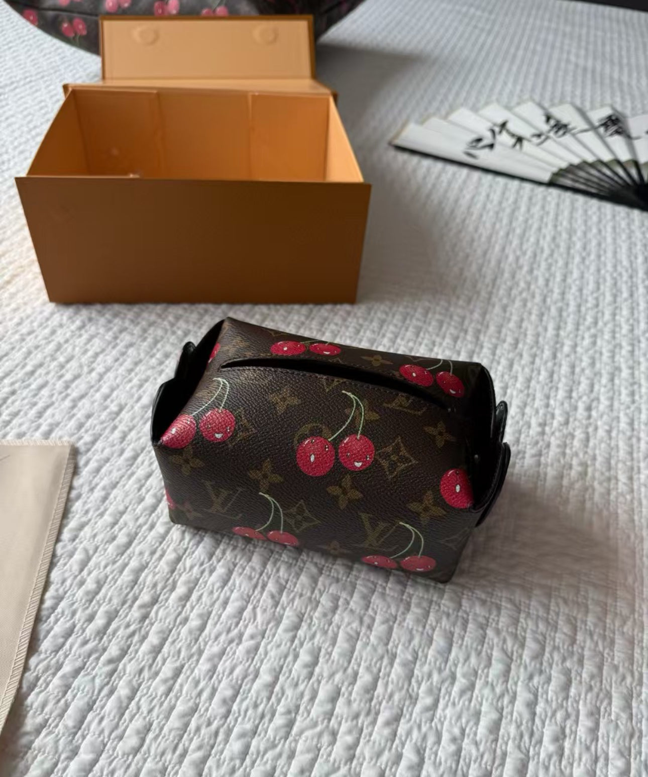 LV CHERRY TISSUE ROUND COVER (BROWN)