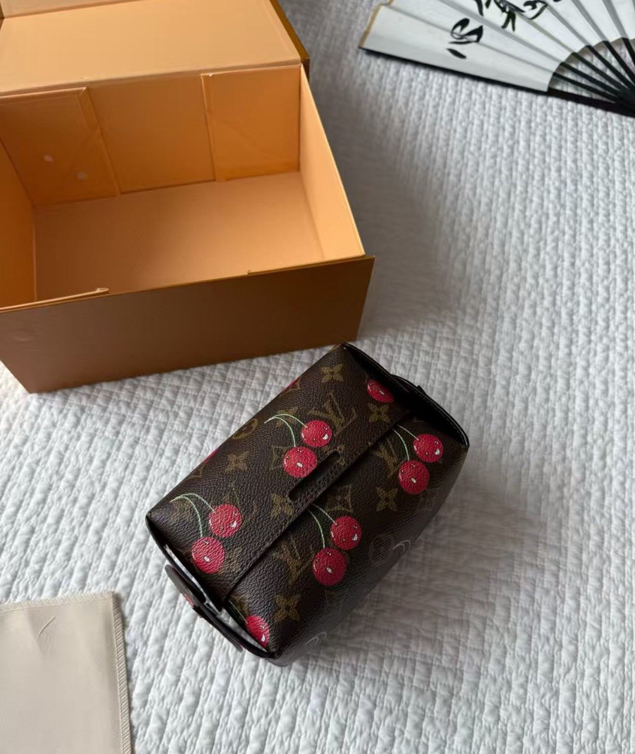 LV CHERRY TISSUE ROUND COVER (BROWN)