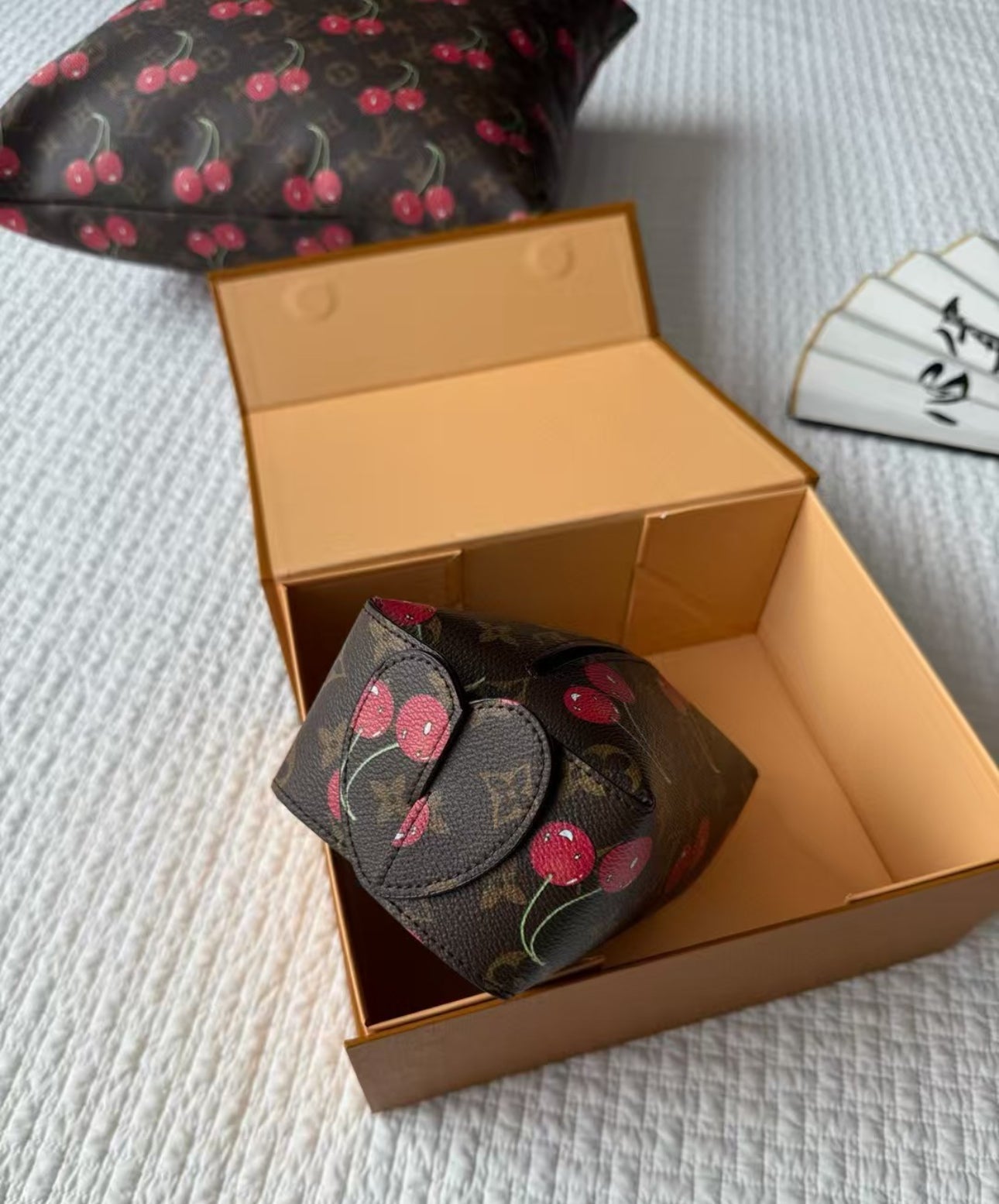 LV CHERRY TISSUE ROUND COVER (BROWN)