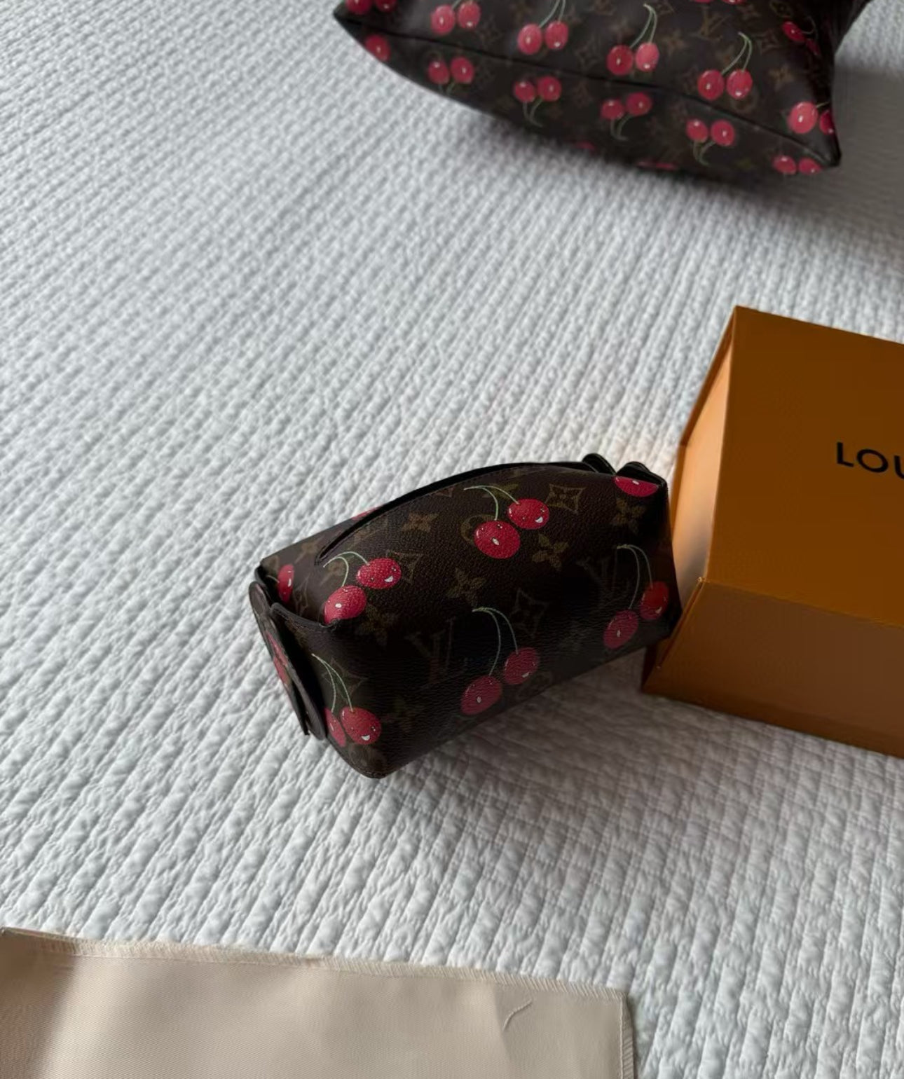 LV CHERRY TISSUE ROUND COVER (BROWN)