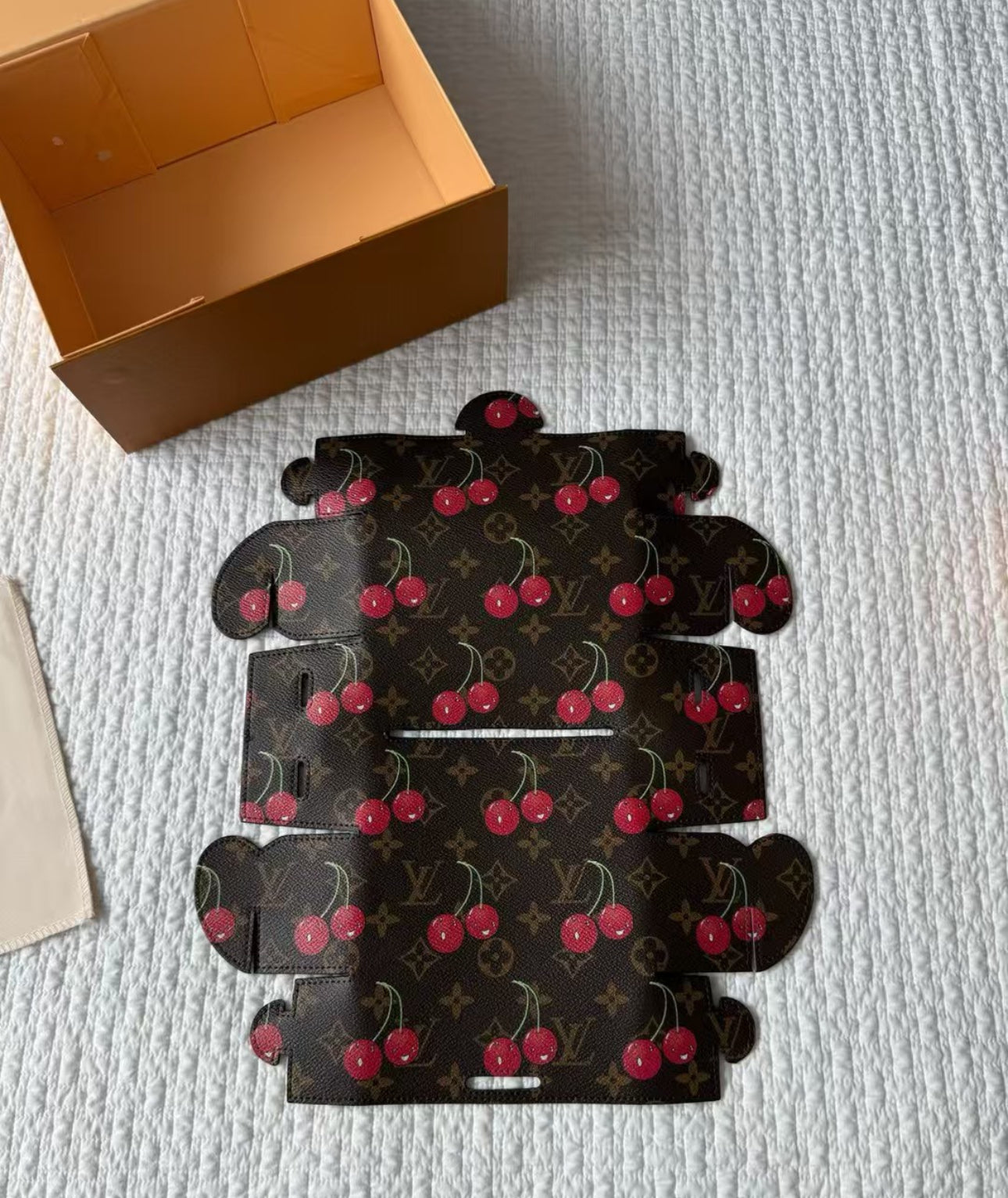 LV CHERRY TISSUE ROUND COVER (BROWN)