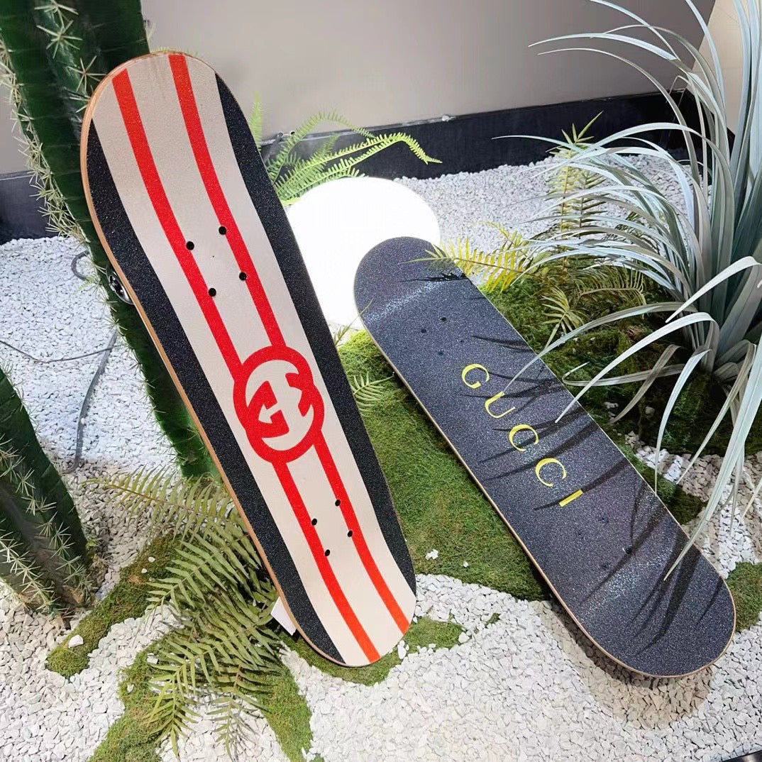 GUCCI INTERLOCKING G SKATEBOARD