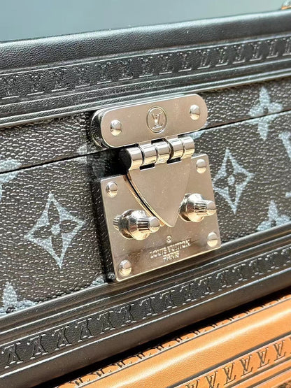 LV TISSUE BOX COVER