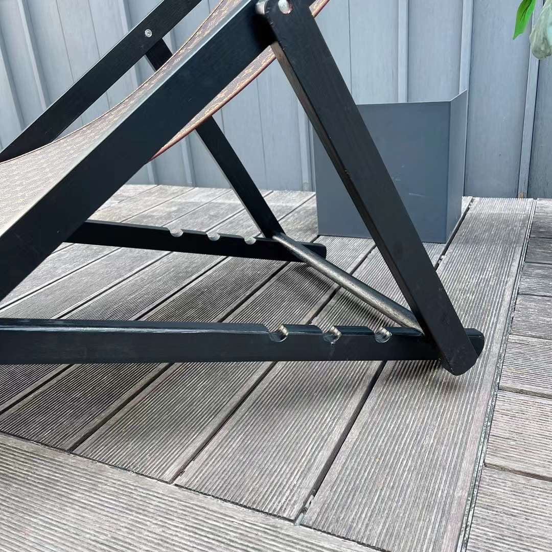 LV BEACH LOUNGE CHAIR