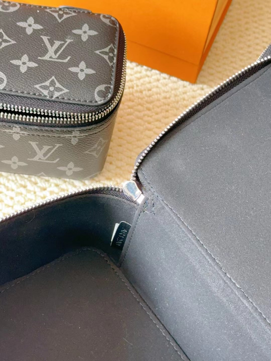 CUSTOM LV MAKE UP 3 IN 1 POUCH SET