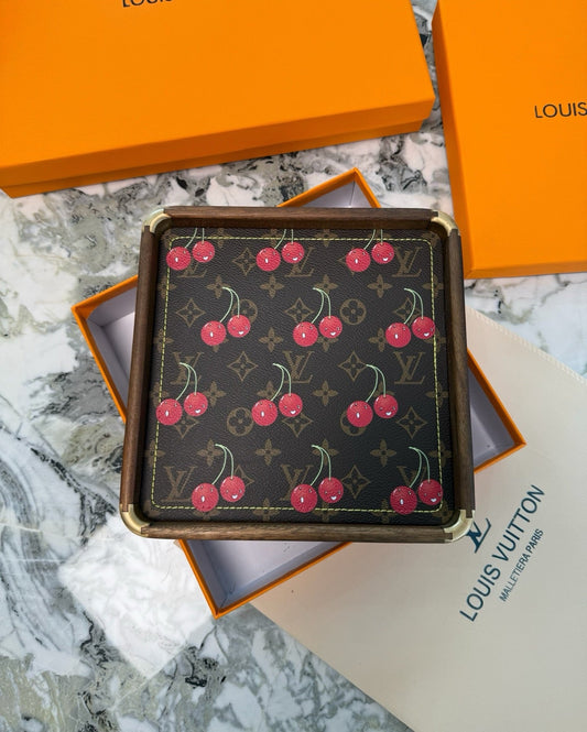 LV SQUARE SERVING TRAY (CHERRY)