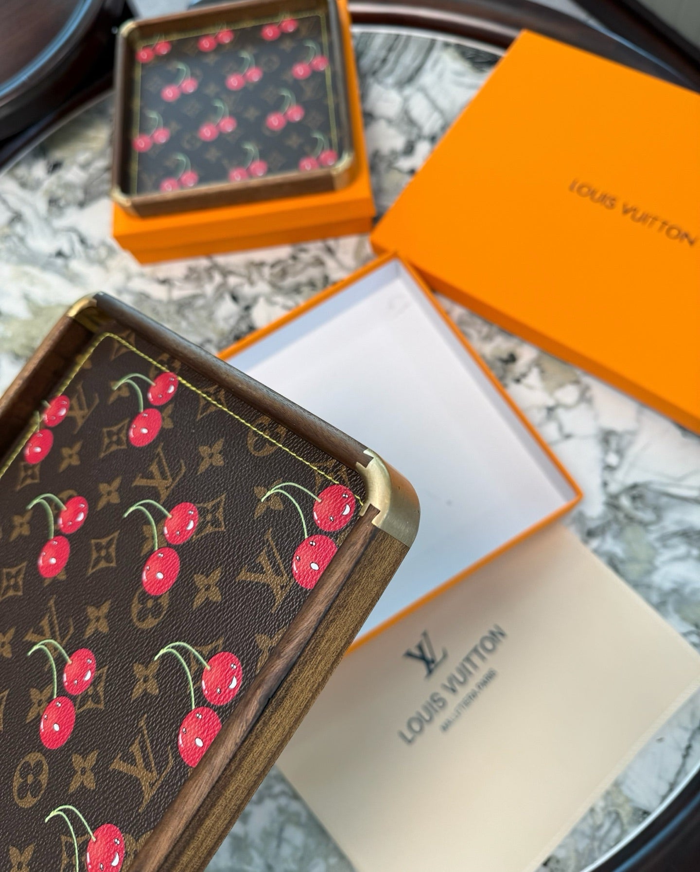 LV RECTANGLE SERVING TRAY (CHERRY)