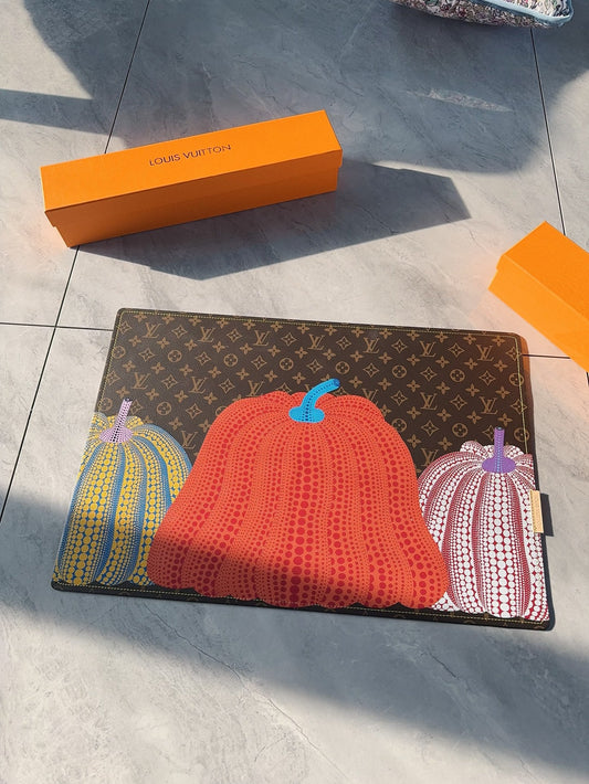 LV KUSAMA EATING PLACEMAT (PUMPKIN)