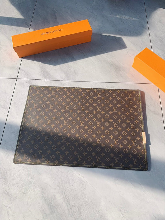 LV CLASSIC EATING PLACEMAT