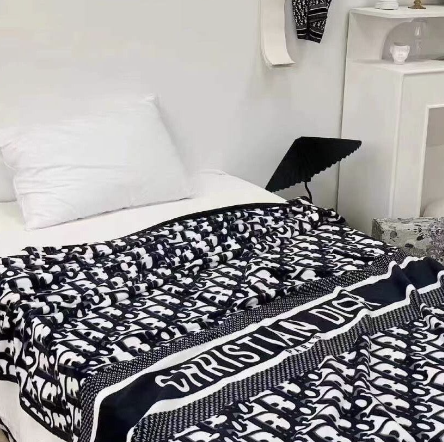 OBLIQUE FLEECE THROW BLANKET