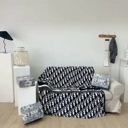 OBLIQUE FLEECE THROW BLANKET